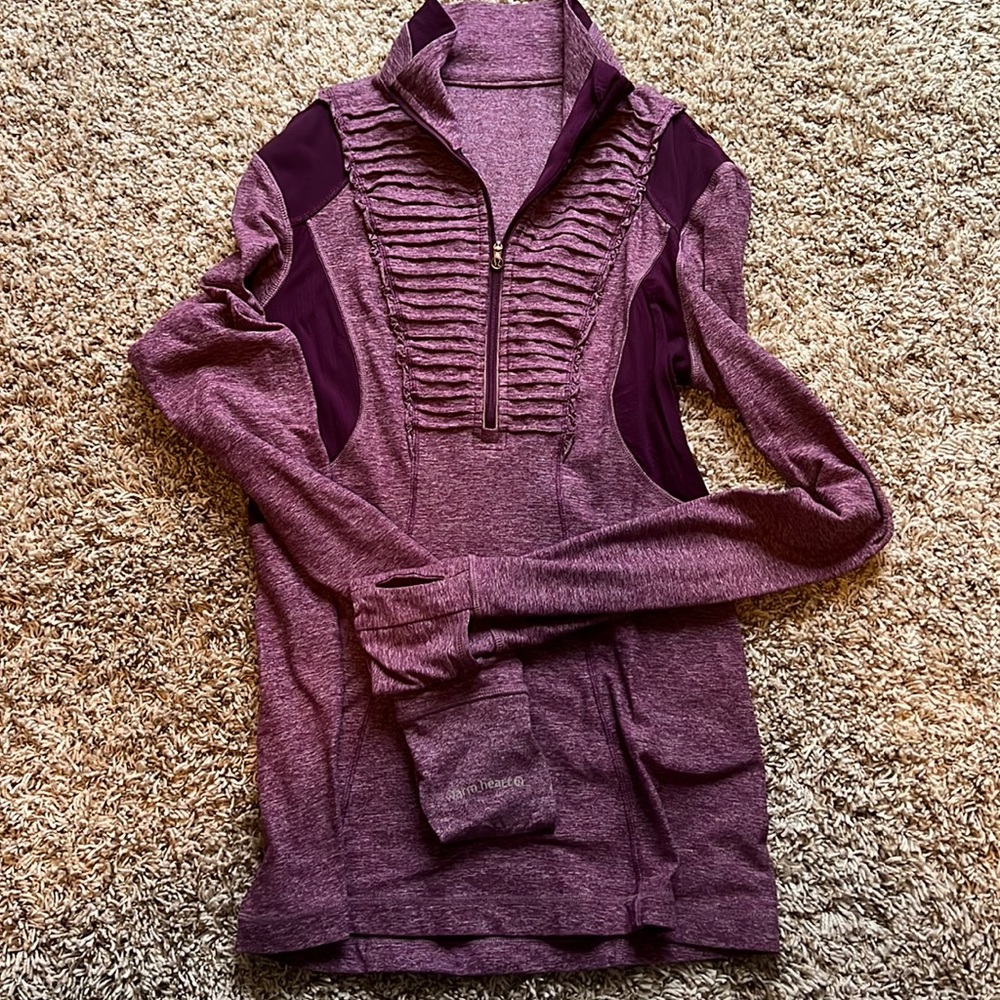 Like new quarter zip Lululemon women’s size 8 pull over.